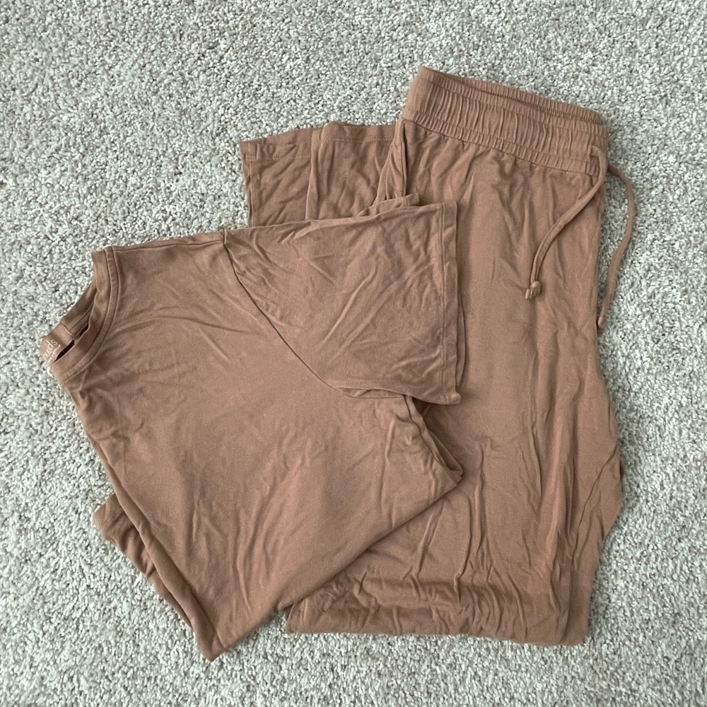 Nuuds Women’s Pajama Set in Cinnamon (Medium)